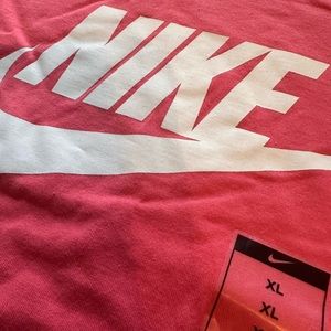 Women’s Coral Nike T-Shirt in Size XL